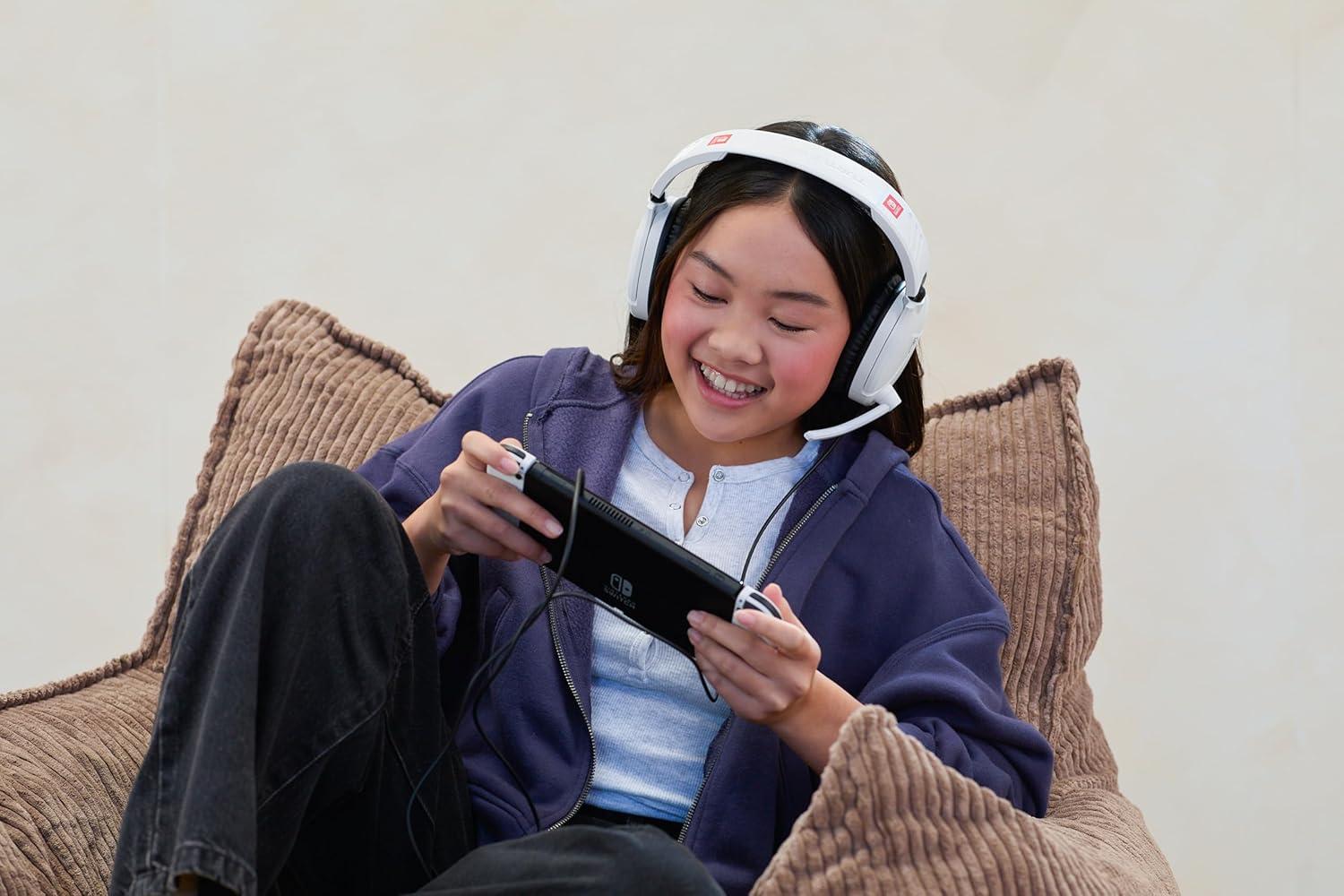 image:imageTurtle Beach Recon 70 Multiplatform Gaming Headset for PS5 PS4 Xbox Series XS Xbox One PC amp Mobile w 35mm Wired Connection FliptoMute Mic 40mm Speakers Lightweight Design WhiteWhite Nintendo Switch